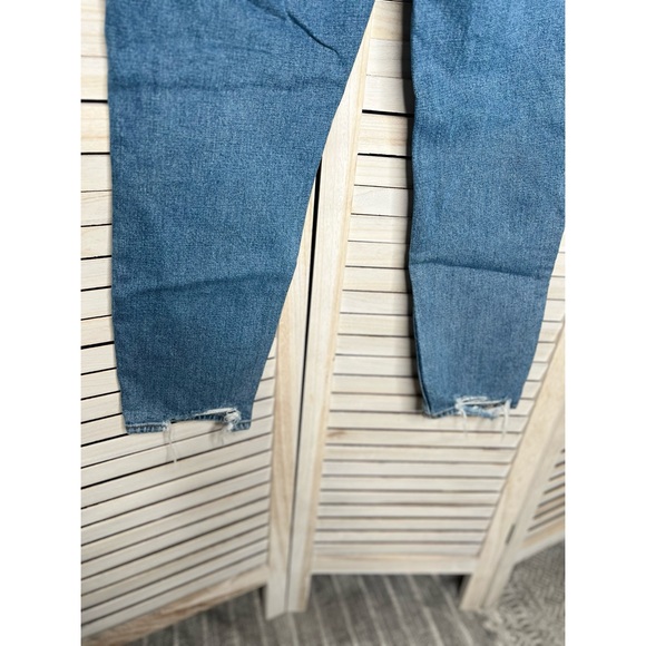 Abercrombie & Fitch The Skinny High Rise - 14/32 - EUC! - Picture 4 of 7